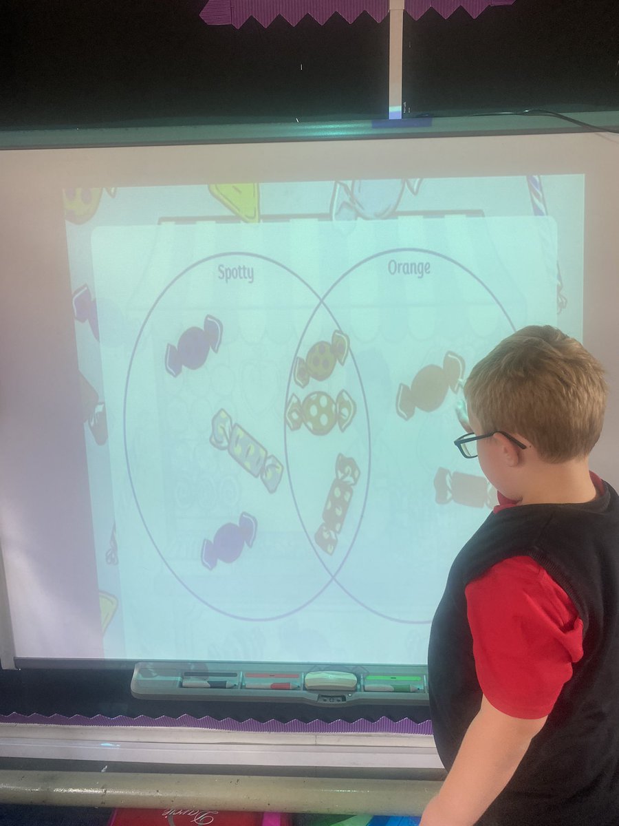 BlairhallPS's tweet photo. Primary 1/2 are learning to collect and sort information. We looked at Venn diagrams today, played games on the smartboard and talked about the importance of recycling #lovemaths #ictgames #successfullearners https://t.co/6y0MgZ9AcH