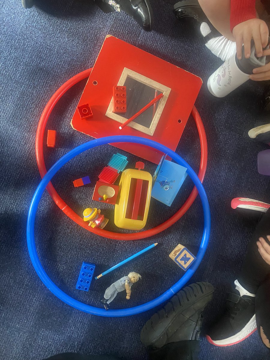 BlairhallPS's tweet photo. Primary 1/2 are learning to collect and sort information. We looked at Venn diagrams today, played games on the smartboard and talked about the importance of recycling #lovemaths #ictgames #successfullearners https://t.co/6y0MgZ9AcH