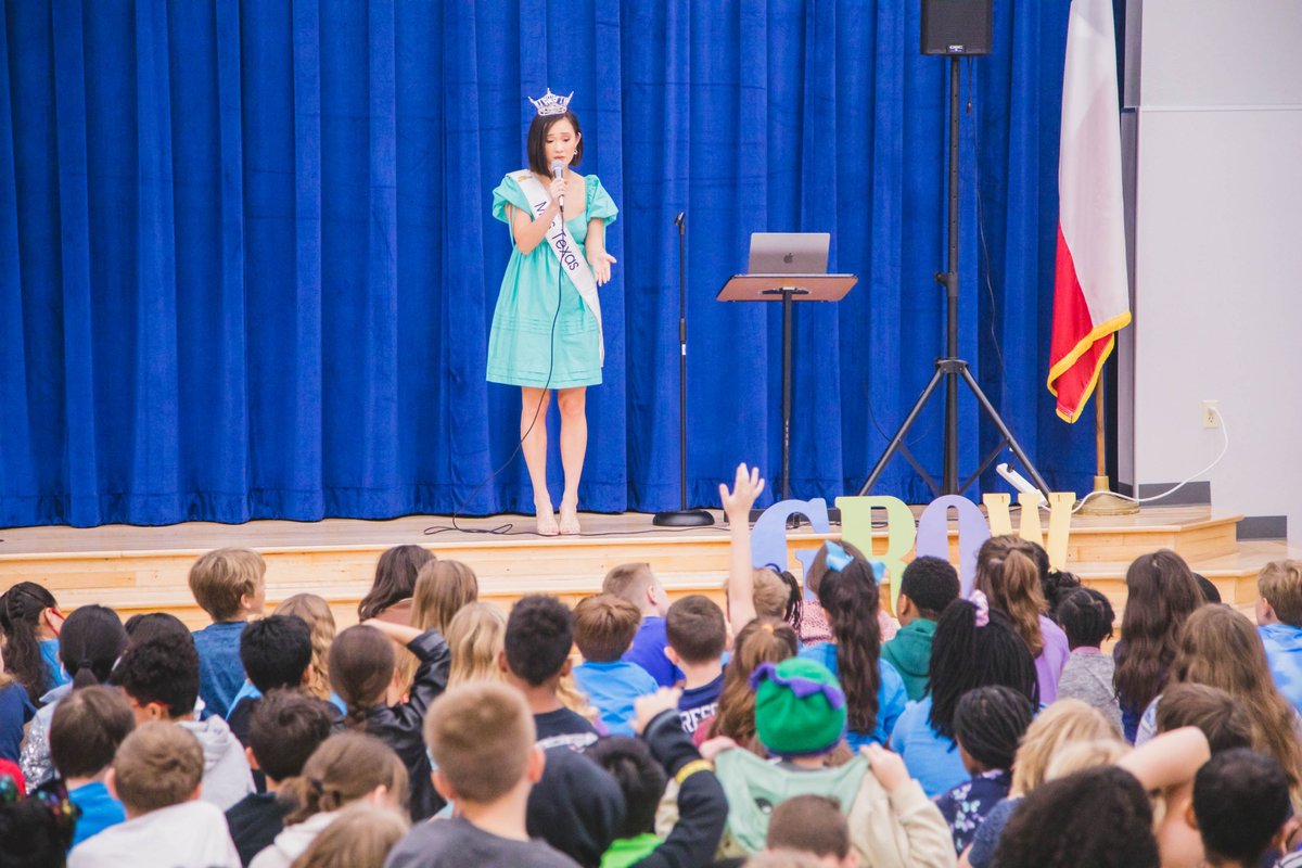 We started Kindness Week at Valley Ridge with a special presentation from Miss Texas, Averie Bishop! 👑 💙

As Miss Texas, Averie spoke to our students about being kind and how to GROW.

𝐆ive Kindness
𝐑espect Others
𝐎pen Mind
𝐖elcome Differences

#LISDBeKind!