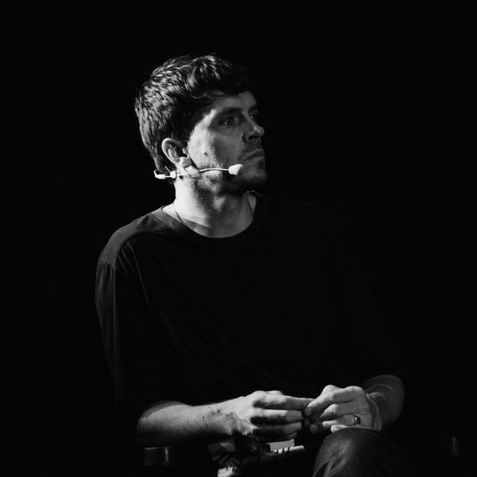 _demonicsoul_'s tweet photo. Аля-улю, в котором Арсений Попов и Антон Шастун — бывшие, пришедшие на шоу с откровенными вопросами и детектором лжи. 
———
— И последний вопрос, — еле выдохнул Антон, а сердце почему-то стало биться в разы быстрее. — Ты всё ещё любишь меня? 
— Нет, — ни секунды не медлив, https://t.co/KloXxGm6Eg