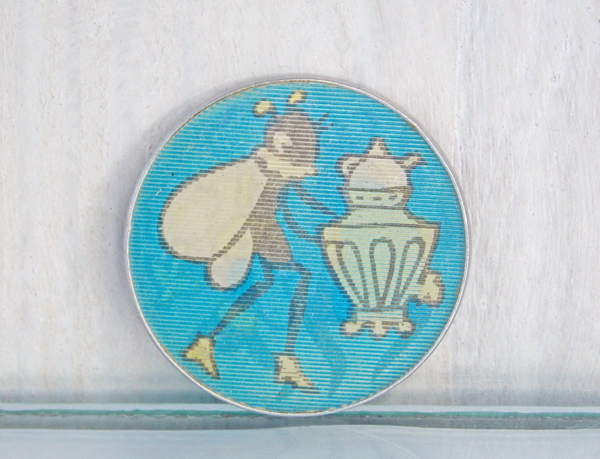 Alex43872440's tweet photo. Excited to share the latest addition to my #etsy shop: Lenticular pin, Fly pin, Beetle pin,Vintage Badge, Collection pin, Rarity pin https://t.co/qkN3ImZ8T7 #lenticularpin #vintageicon #1980s #madeinussr https://t.co/8SlII4x2p4