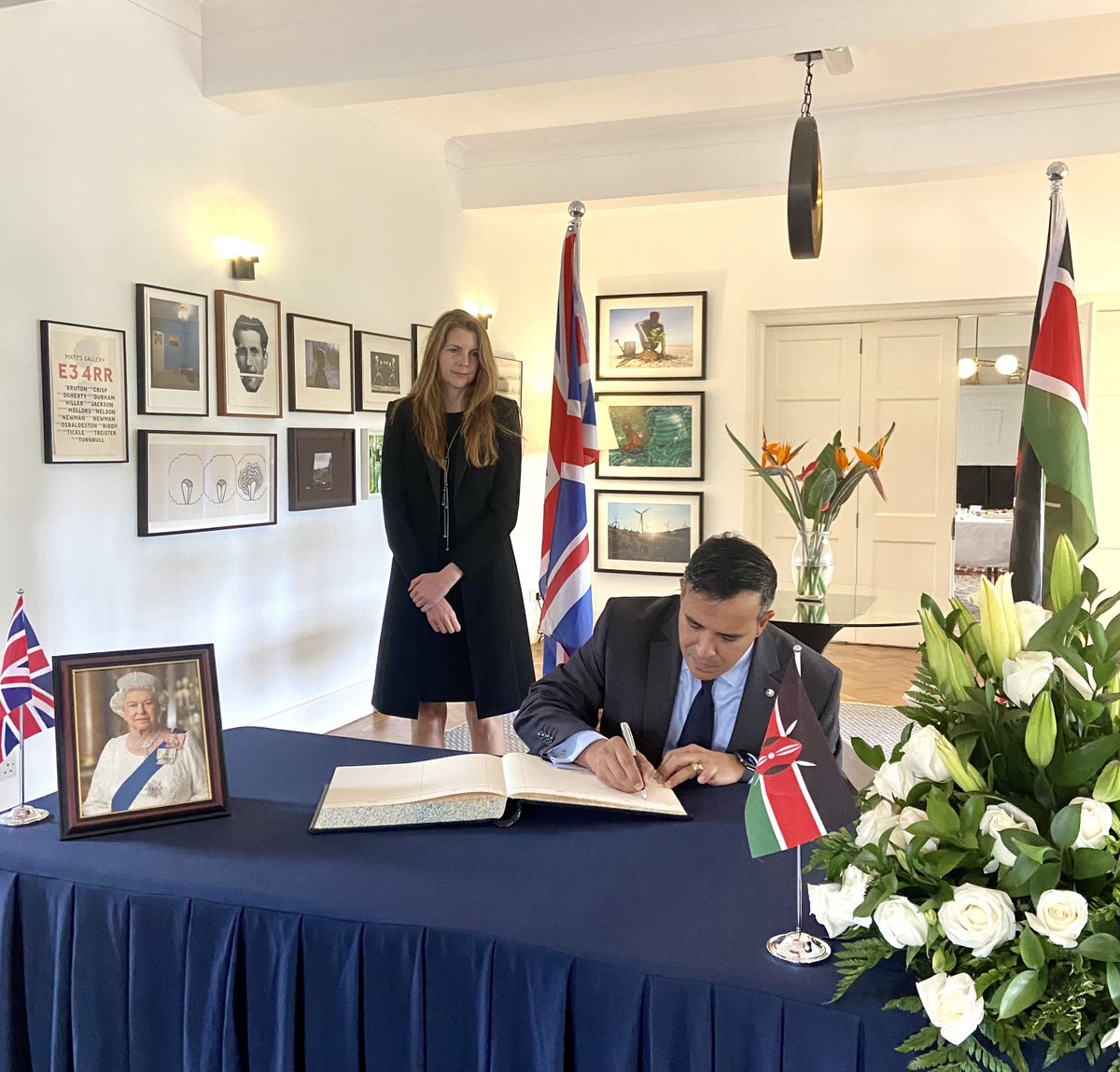 lgfranceschi's tweet photo. Arrived in a Kenya to attend President-Elect @WilliamsRuto‘s inauguration and visited @UKinKenya’s  residence where I paid tribute to HM #QueenElizabeth. It was wonderful to be there! https://t.co/sztSvW3AOT