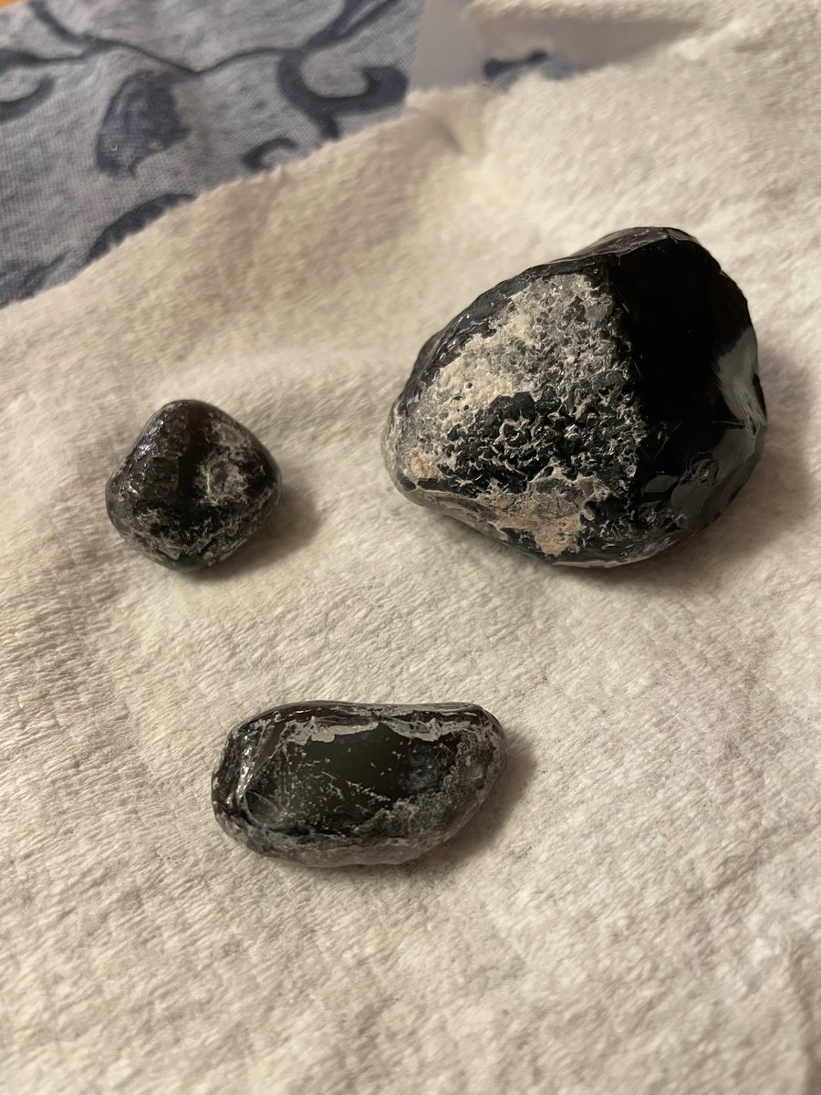 Snapdragon1333's tweet photo. You get two for the price of one #Snaprocks tweet! On the left are Apache Tears, a type of obsidian, and on the right is hematoid quartz, which is basically quartz combined with the rust-like, iron-based hematite. Apache tears are also sometimes known as marekanite. https://t.co/qjKJml1ArW