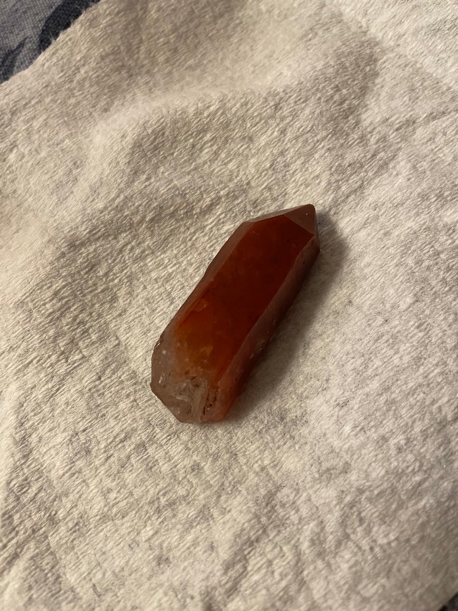 Snapdragon1333's tweet photo. You get two for the price of one #Snaprocks tweet! On the left are Apache Tears, a type of obsidian, and on the right is hematoid quartz, which is basically quartz combined with the rust-like, iron-based hematite. Apache tears are also sometimes known as marekanite. https://t.co/qjKJml1ArW