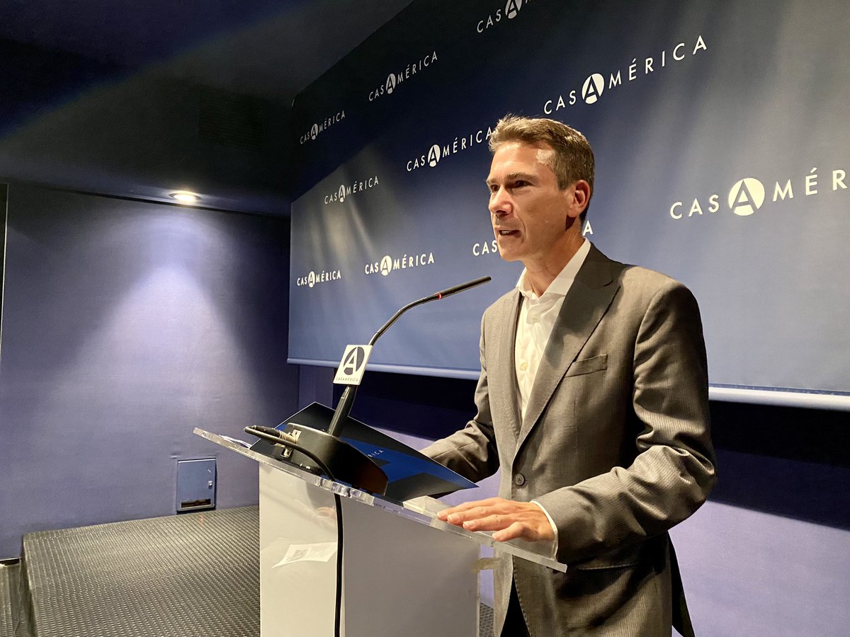 casamerica's tweet photo. 📽️ Estamos presentando el largometraje hondureño 𝙈𝙤𝙧𝙖𝙯𝙖́𝙣 con @enriqueoj3600 y @hondurasnespana.

🇭🇳 Relata los últimos días del prócer hondureño Francisco Morazán, fusilado en Costa Rica (1842) cuando luchaba por la unión de Centroamérica.

📸 Así está siendo👇 https://t.co/c6KnnU9kMJ