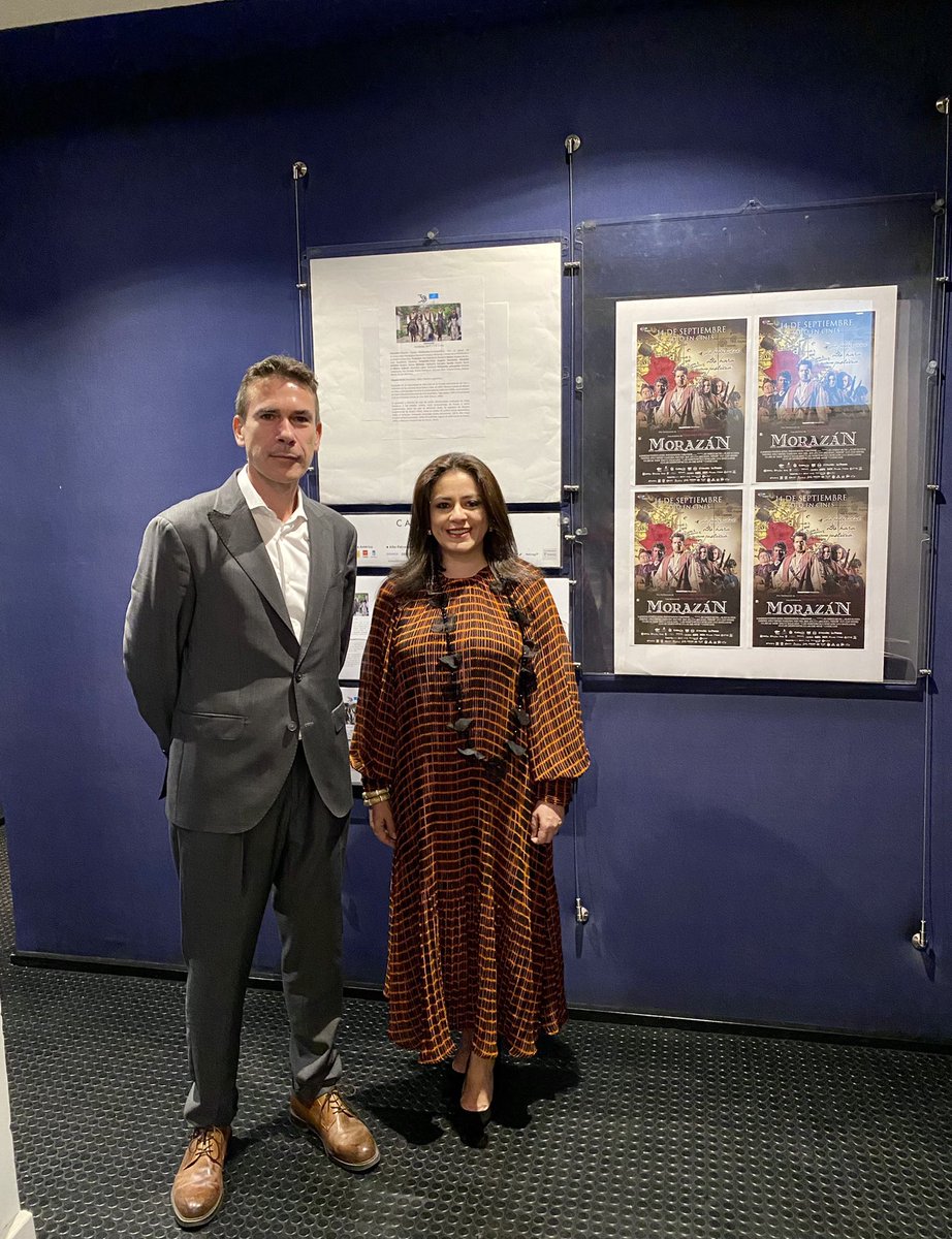 casamerica's tweet photo. 📽️ Estamos presentando el largometraje hondureño 𝙈𝙤𝙧𝙖𝙯𝙖́𝙣 con @enriqueoj3600 y @hondurasnespana.

🇭🇳 Relata los últimos días del prócer hondureño Francisco Morazán, fusilado en Costa Rica (1842) cuando luchaba por la unión de Centroamérica.

📸 Así está siendo👇 https://t.co/c6KnnU9kMJ