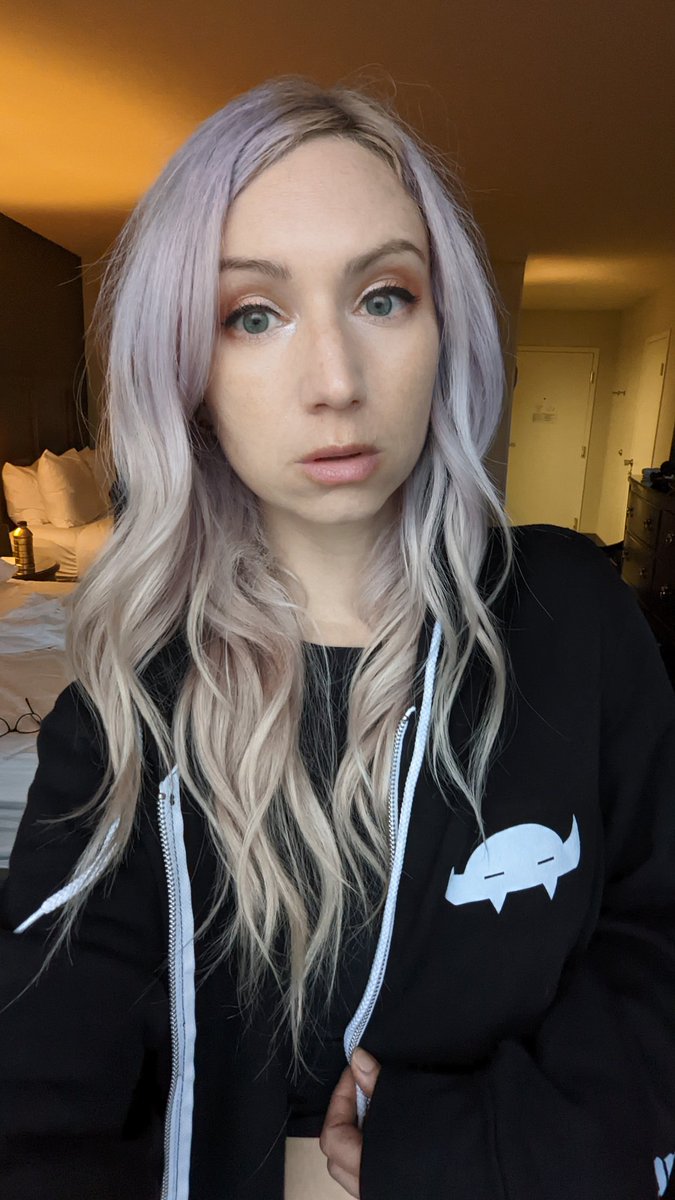 AgnesGarbowska's tweet photo. I officially own the world's softest sweater from @DevilsDue. How can this sweater be so soft?! 🥹
Thanks @blaylockcomics for this awesome sweater! Now I can walk around and pump out Devil's Due Comics. Ya!
Also loving my current hair colour!
#devilsduepublishing #indycomics https://t.co/DA8WWcCwrY