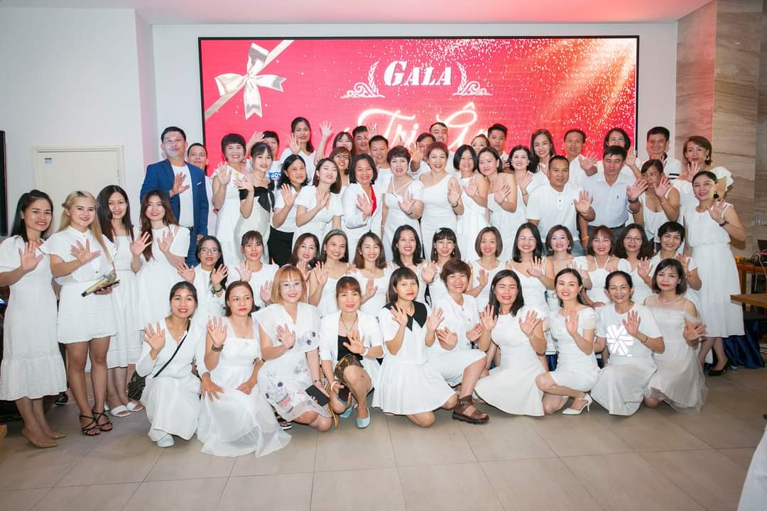 NgoBichHa3's tweet photo. Hành trình 2 năm của SScom đong đầy cảm xúc.

Biết ơn Vũ trụ đã gửi phương tiện, nguồn lực và cả những thách thức

Biết ơn những con người đã xuất hiện trên hành trình của mình

Mọi thứ bắt đầu!

#sscom
#sstraining https://t.co/rUN35EAmRC