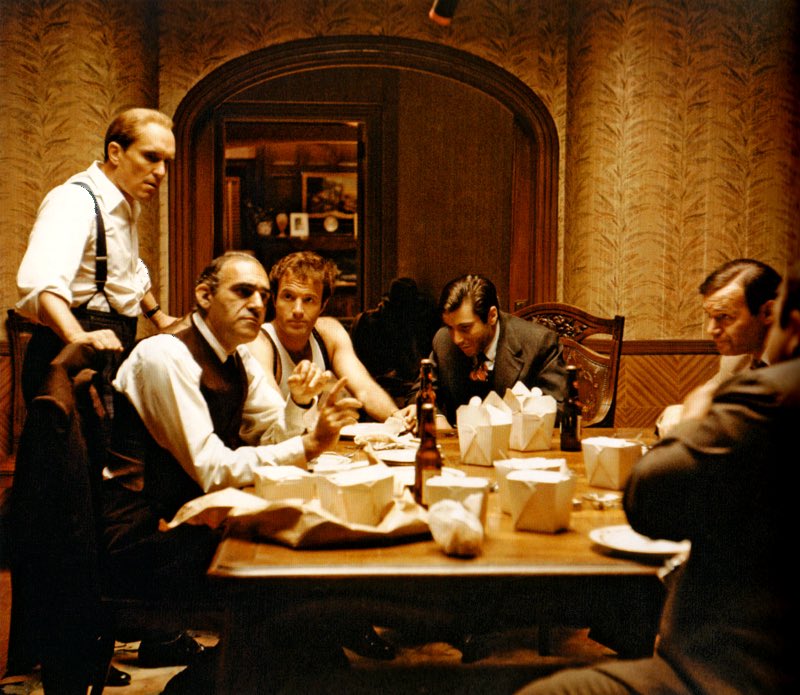 El Padrino (1972):
Michael Corleone (Al Pacino) a Tom Hagen (Robert Duvall) - “Si algo nos ha enseñado la historia es que se puede matar a cualquiera”.