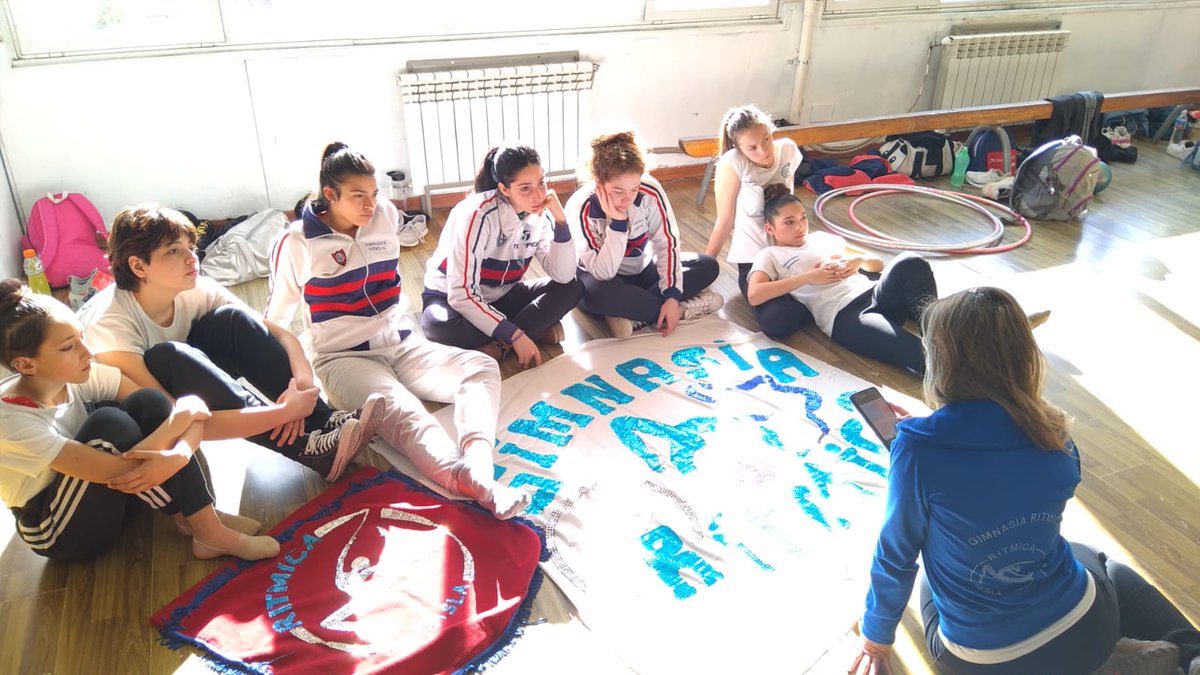CaslaSocial's tweet photo. En el marco del #MaratónDeLectura, se incorporaron momentos de lectura a los entrenamientos de nuestras y nuestros deportistas. 
Hoy fue el turno de las gimnastas de #GimnasiaRítmica que están disputando el Torneo Nacional de Clubes en Ushuaia. 
#SanAntonio #SanLorenzo
💙❤️ https://t.co/w1b7iTW2Ln