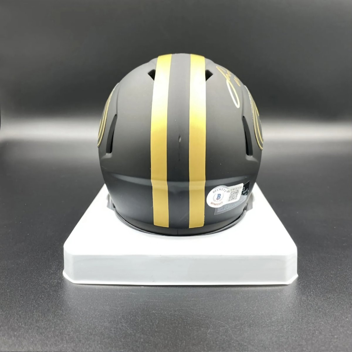 FaithfulGiveway's tweet image. 🚨#FaithfulGiveaway # 94🚨

Not Victory Monday 😔 but still a Giveaway thanks to @49ersj5! 

Up for grabs is an #Autographed Fred Warner Mini Helmet!

To Enter

1.Follow &amp;amp; Retweet

2.Comment below why you love Fred Warner!

3.Winner announced at Kickoff on 9/18

#49ers #NFL #FTTB