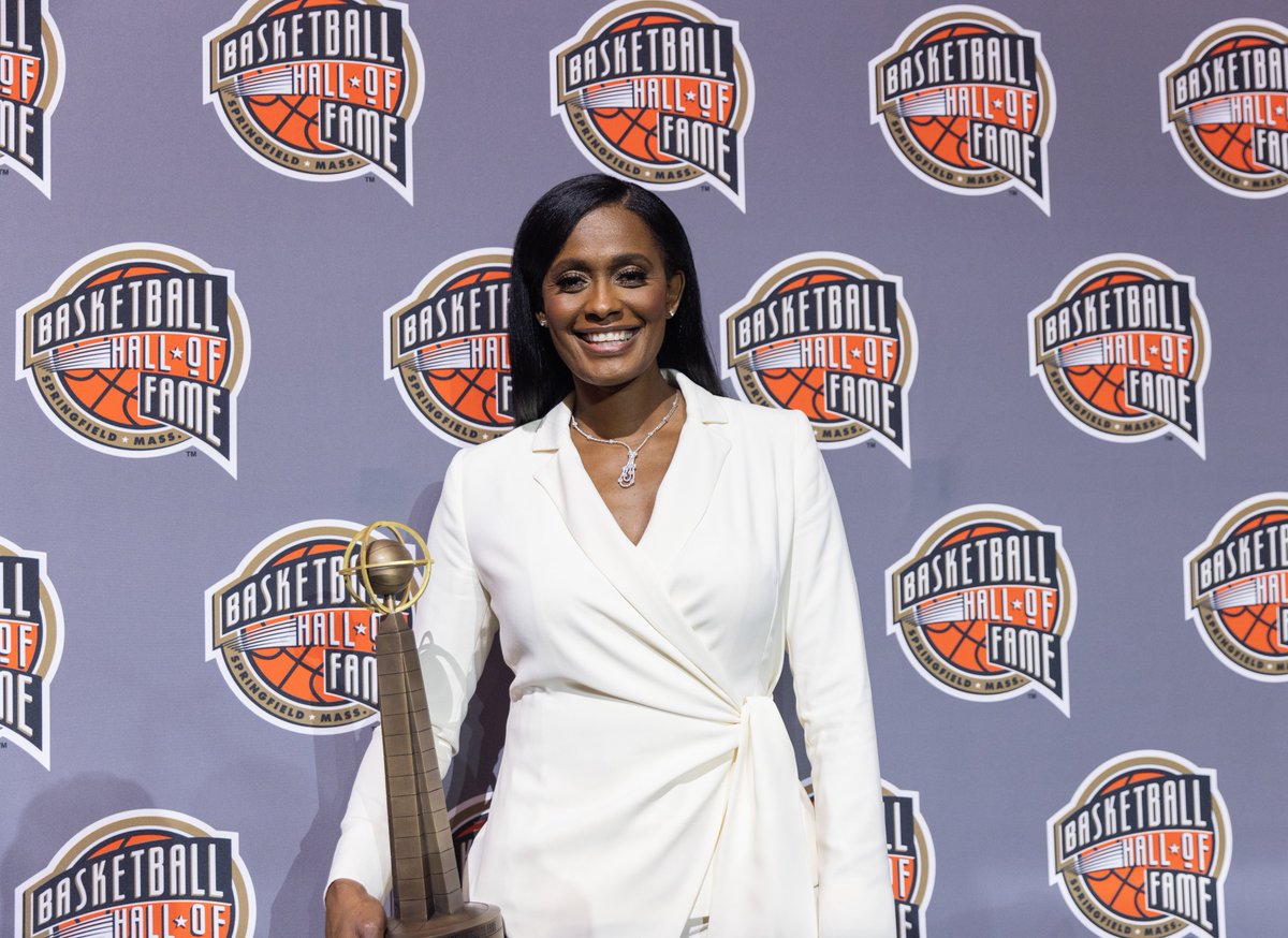 PelicansNBA's tweet photo. What a weekend celebrating @SwinCash 🏆
#22HoopClass https://t.co/Cfm17CTEwc