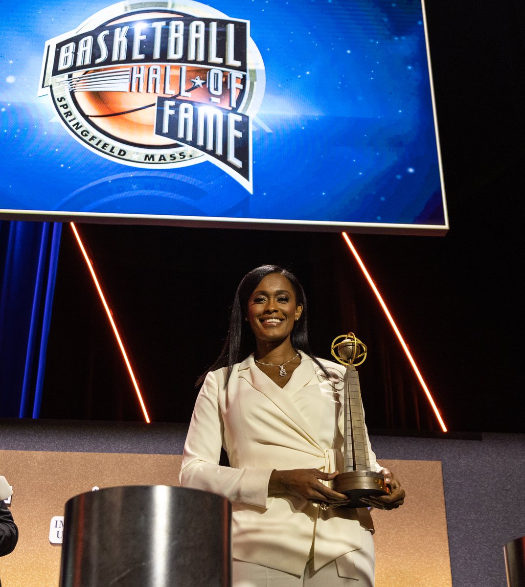 PelicansNBA's tweet photo. What a weekend celebrating @SwinCash 🏆
#22HoopClass https://t.co/Cfm17CTEwc