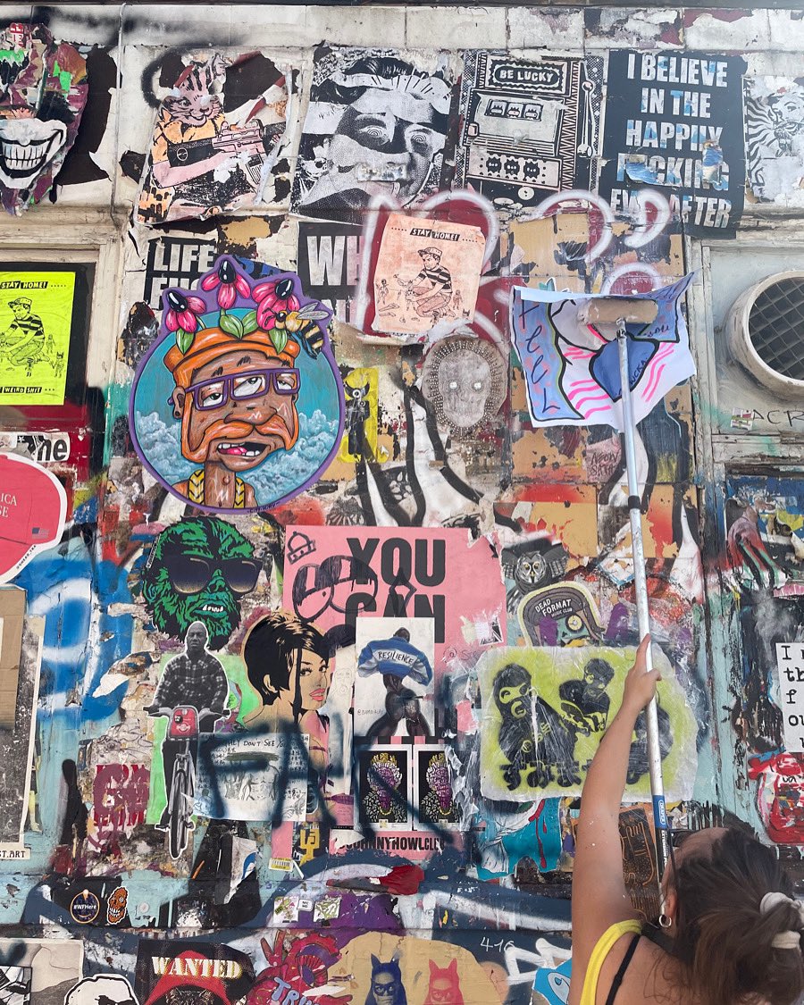 citykittystreet's tweet image. Pasting up in Star Yard in London with Mowcka #wheatpaste #wheatpasteart #pasteup #pasteupart  #illustration #lowbrowart #handdrawn #handpainted #streetart #london #travel