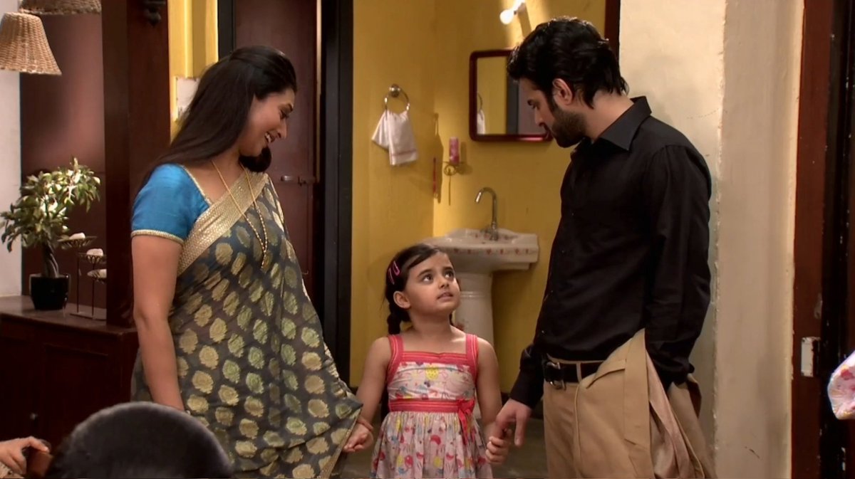 Zohakhan73's tweet photo. Can any trio beat this chemistry ?
Absolutely Not ๐ฅบ๐โค
#IshRaRu #DivAnRu #DivyankaTripathi #KaranPatel #RuhaanikaDhawan #YehHaiMohabbatein #Yhm
@iamkaranRpatel @Divyanka_T https://t.co/P78xdcCeFy