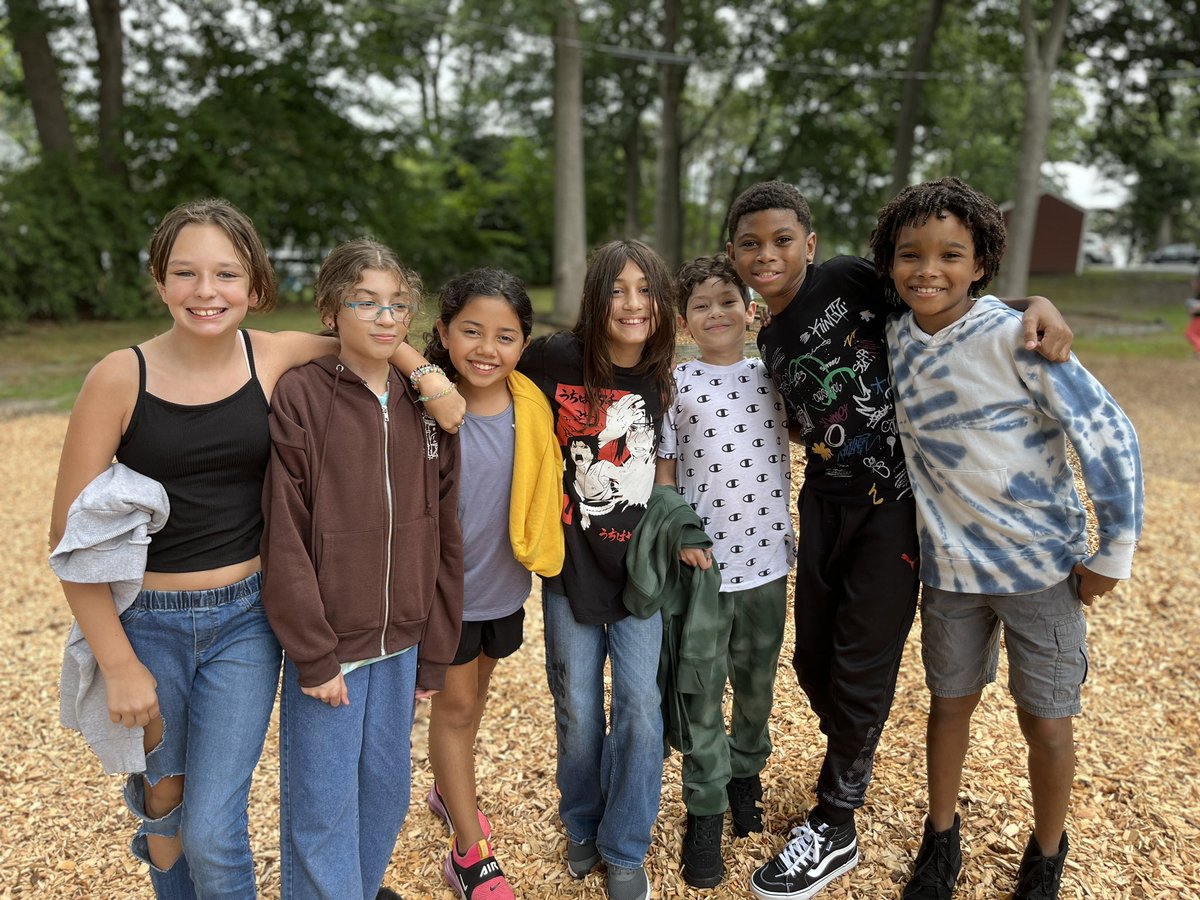 Oakdale friends enjoying recess.