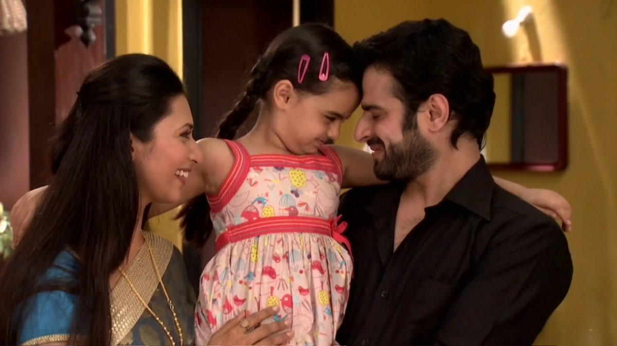 Zohakhan73's tweet photo. Can any trio beat this chemistry ?
Absolutely Not ๐ฅบ๐โค
#IshRaRu #DivAnRu #DivyankaTripathi #KaranPatel #RuhaanikaDhawan #YehHaiMohabbatein #Yhm
@iamkaranRpatel @Divyanka_T https://t.co/P78xdcCeFy