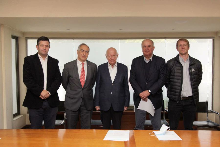 latercera's tweet photo. Ricardo Lagos se reúne con RN (@RNchile) y plantea realizar un “borrador con puntos de encuentros mientras se hace la elección de convencionales” https://t.co/eLEIsf2TCq https://t.co/OANJtmv28W