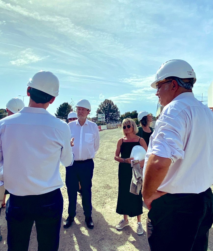 eperusseau's tweet photo. conférence de presse de rentrée d’@AANZIANI @merignac 
Face à 1 crise majeure, la ville s’engage à
1.Accélérer la #transitionecologique en proposant un plan de #sobriete énergétique au prochain CM
2.Accompagner les Mérignacais face à l’#inflation
3.Maintenir les investissements https://t.co/j13JzdOe9R