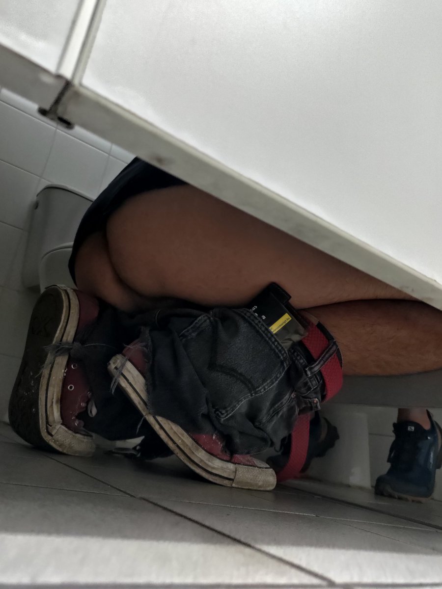 publicfunboy's tweet photo. #gloryhole #university 
Na vajon mi történik az egyetemen? 😛 https://t.co/W68SUSeBGH