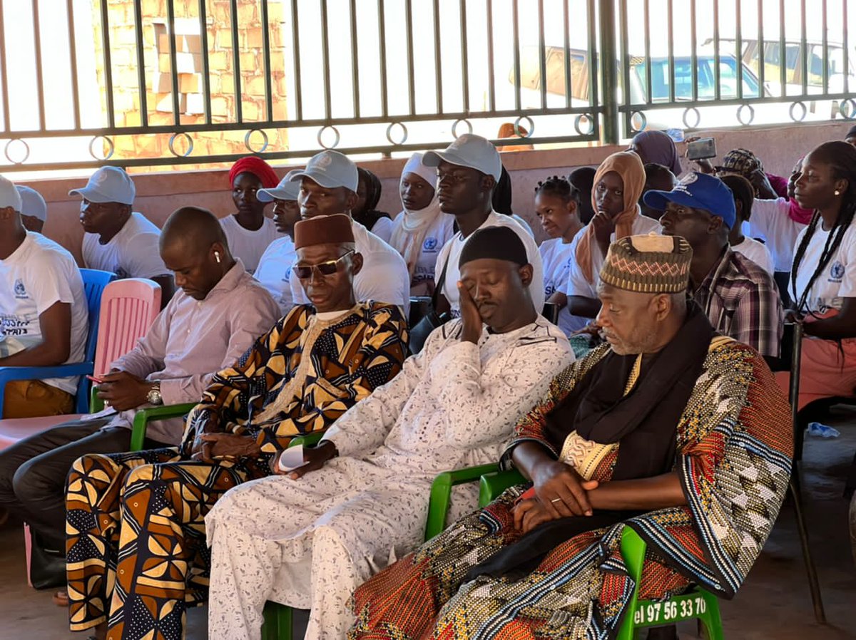 AssoAmanu's tweet photo. Commune 5 #Bamako la campagne sur la #paix et le vivre ensemble continue dans le cadre des festivités de la journée internationale organisée par #AMANU avec le soutien de la @UN_MINUSMA en présence des autorités administratives coutumières et religieuses @elghassimw https://t.co/fNiyFXCmVd