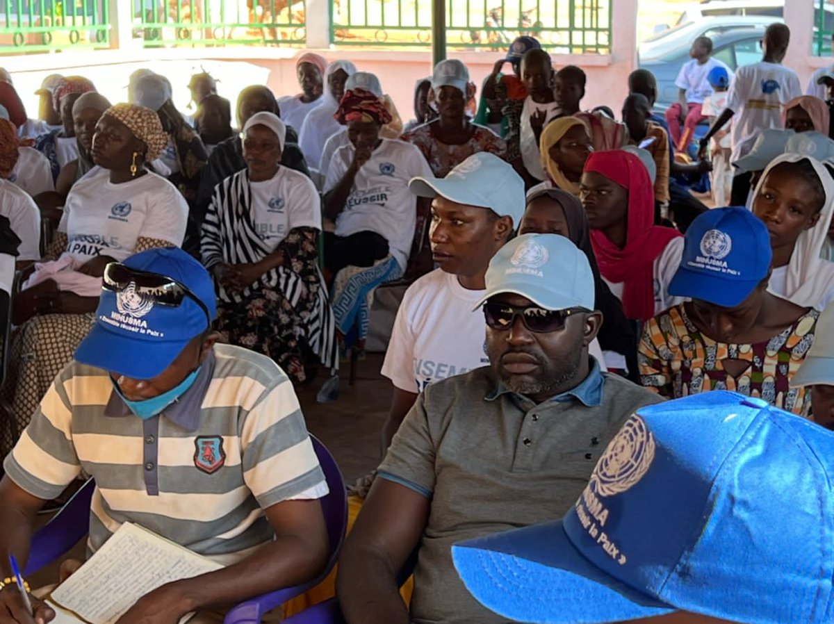 AssoAmanu's tweet photo. Commune 5 #Bamako la campagne sur la #paix et le vivre ensemble continue dans le cadre des festivités de la journée internationale organisée par #AMANU avec le soutien de la @UN_MINUSMA en présence des autorités administratives coutumières et religieuses @elghassimw https://t.co/fNiyFXCmVd