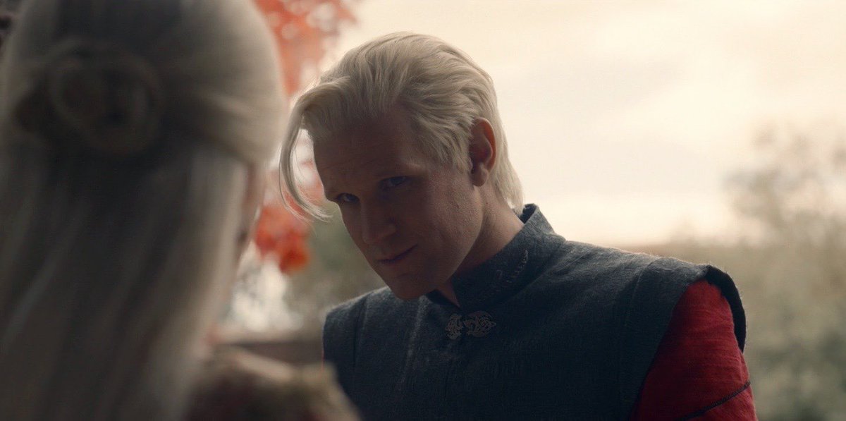 jowrotethis's tweet photo. Find someone who looks at you the way this…uncle looks at his…niece? Thrones is truly back, babes. https://t.co/S832zG0HVO