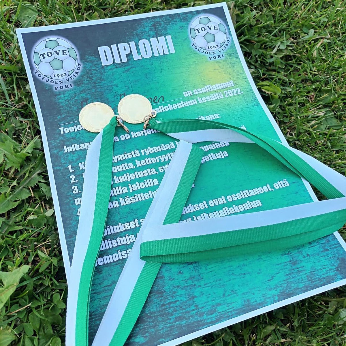 Kesän jalkapallokoulu jäi tänään ja pefu jää keskiviikkona muutaman viikon ansaitulle tauolle 🟢

”Toiminnan tarkoitus on mahdollistaa jalkapallo mahdollisimman monelle”

Tämä voidaan taas allekirjoittaa ✅

#toejoenveikot #seonmunjengi #säästöpankki #tahdoenemmän