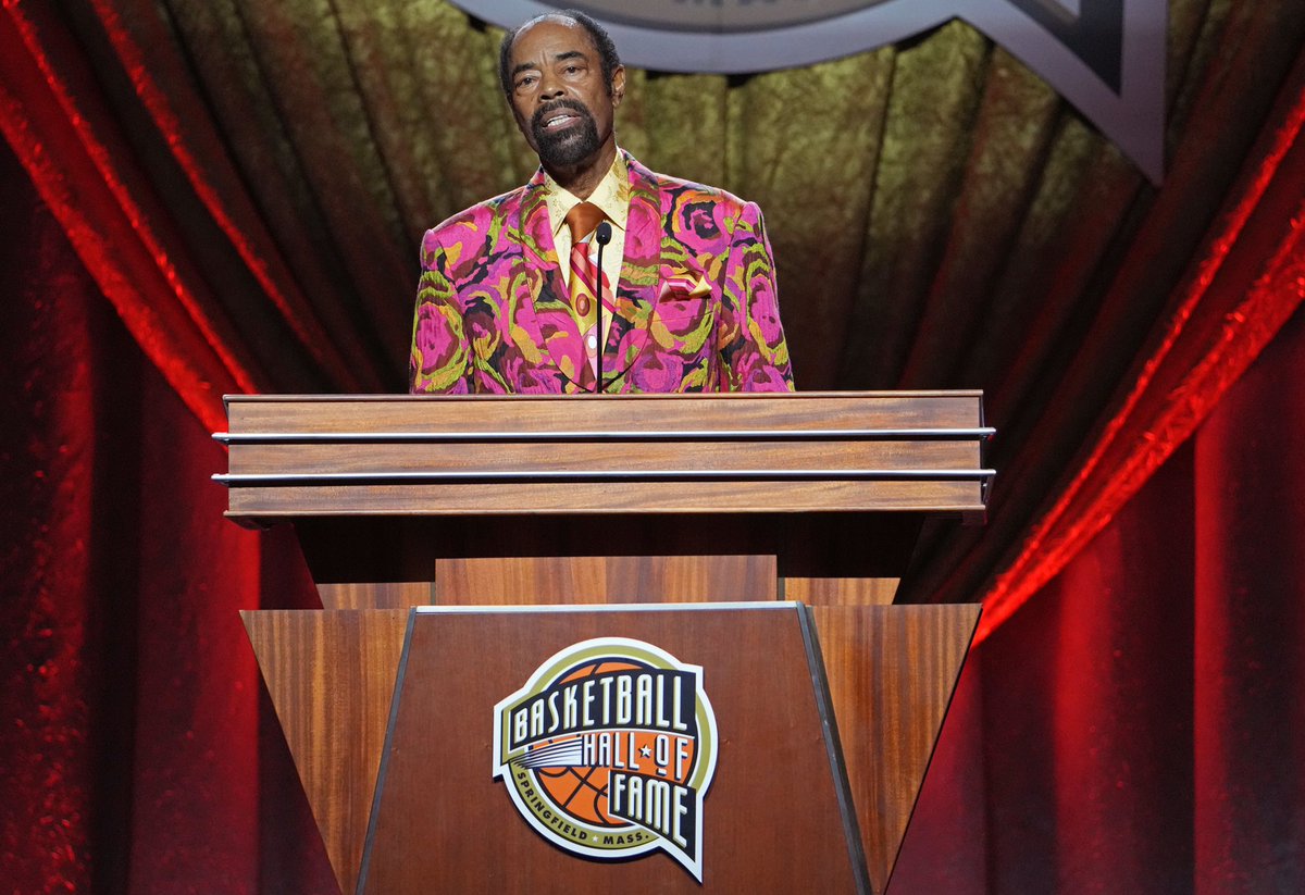 Mohans_Tailors's tweet photo. Another great honor for our #megastar client &dear friend, @WaltFrazier! Wearing an iconic #bespoke @mohan #blazer & #pants: “#legendary @nyknicks #pointguard turned #broadcaster…received the #CurtGowdy Award from the @Hoophall” 9/9 @nypost
https://t.co/jAdz6Zx0Eo
@GQMagazine https://t.co/HwebQjJXIU
