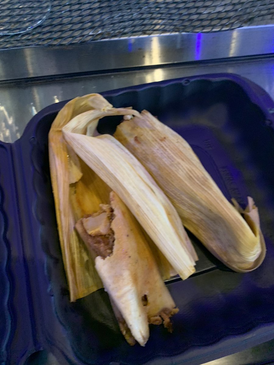isitpamorpan's tweet photo. The perks of working with a gal that makes you homemade tamales. #thankyouMaria https://t.co/0umWI0i6ca