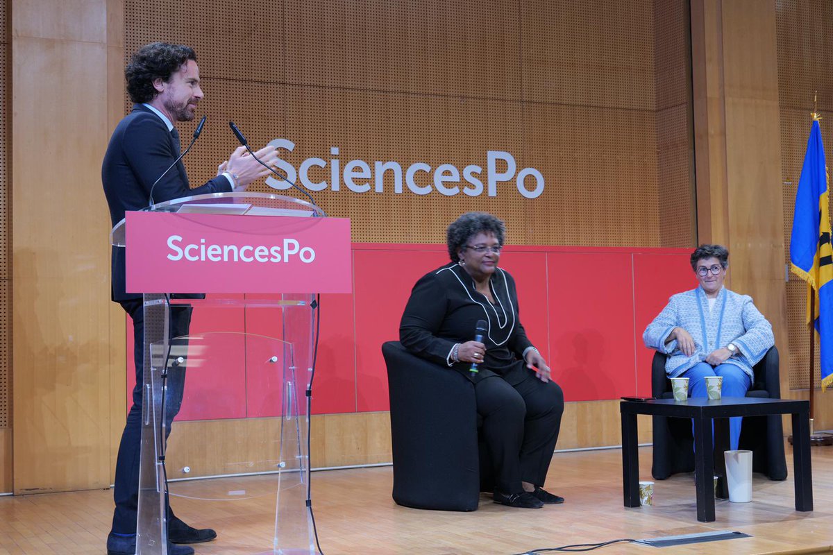 sciencespo's tweet photo. "Climate change is a critical issue for us at Sciences Po. For more than a decade, @PSIASciencesPo has offered its students the chance to study Environment-related issues as the major or as a minor focus of their Master’s study." @MathiasVicherat #RentréeScPo #WelcomeToScPo https://t.co/gQnVkDCjTy