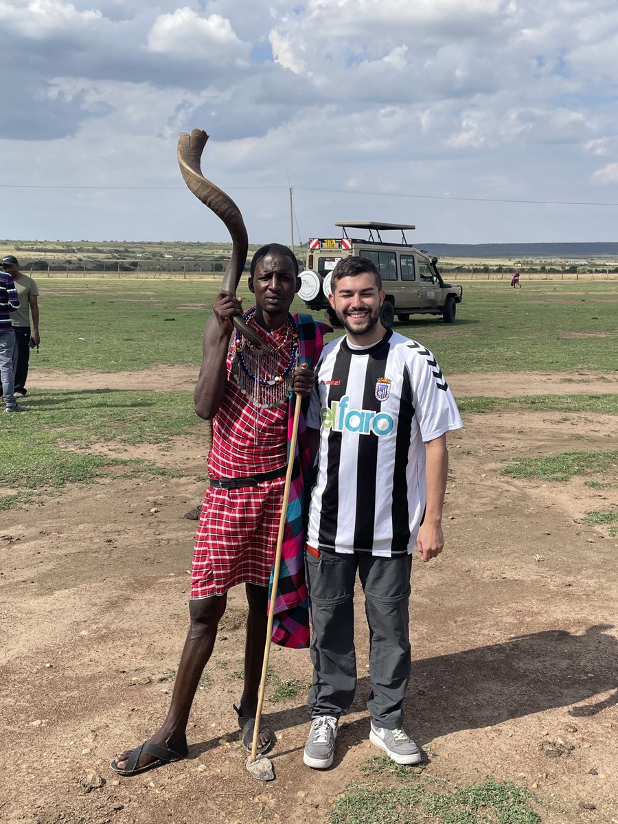 Quiquedu23's tweet photo. Paseando nuestra camiseta ⁦@CDBadajoz⁩ con los Masai Mara💪 https://t.co/6QL2cbwWgZ