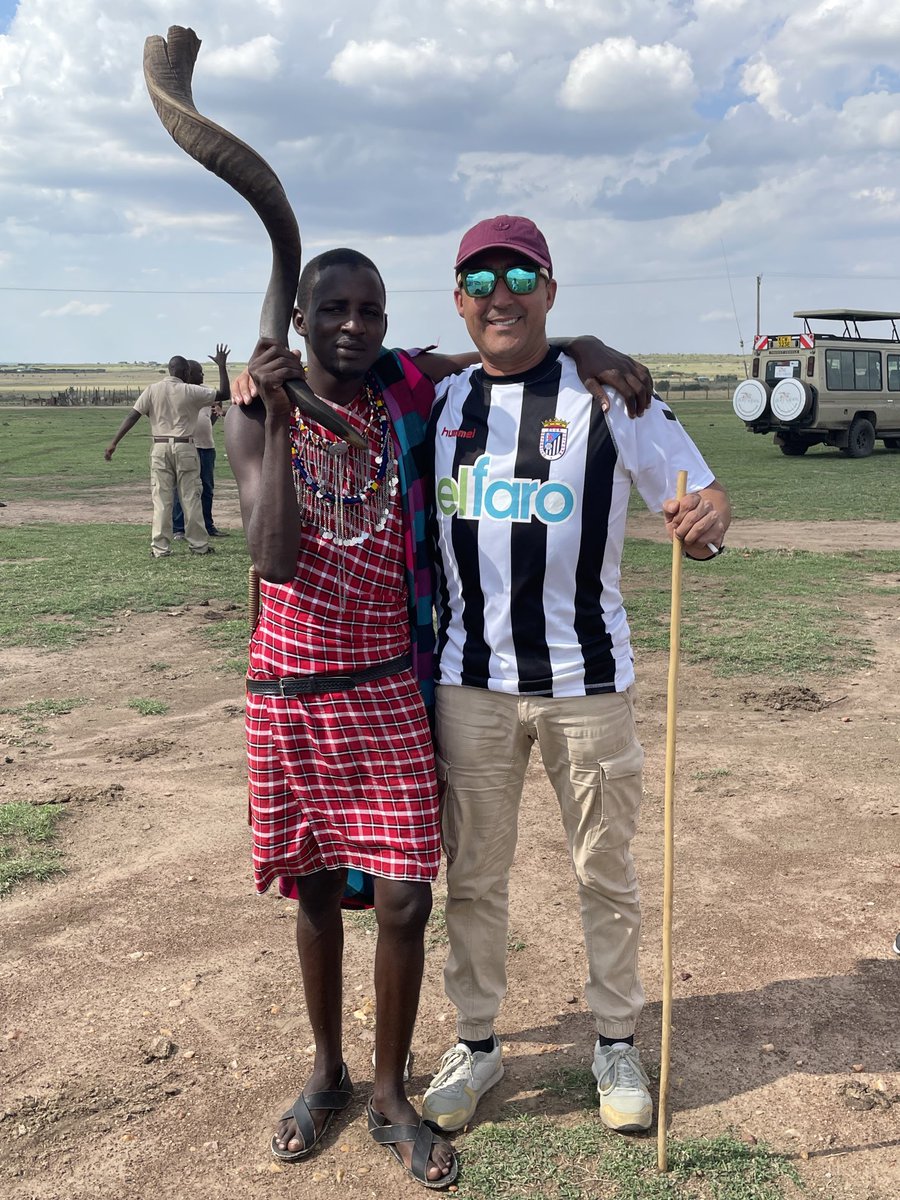 Quiquedu23's tweet photo. Paseando nuestra camiseta ⁦@CDBadajoz⁩ con los Masai Mara💪 https://t.co/6QL2cbwWgZ