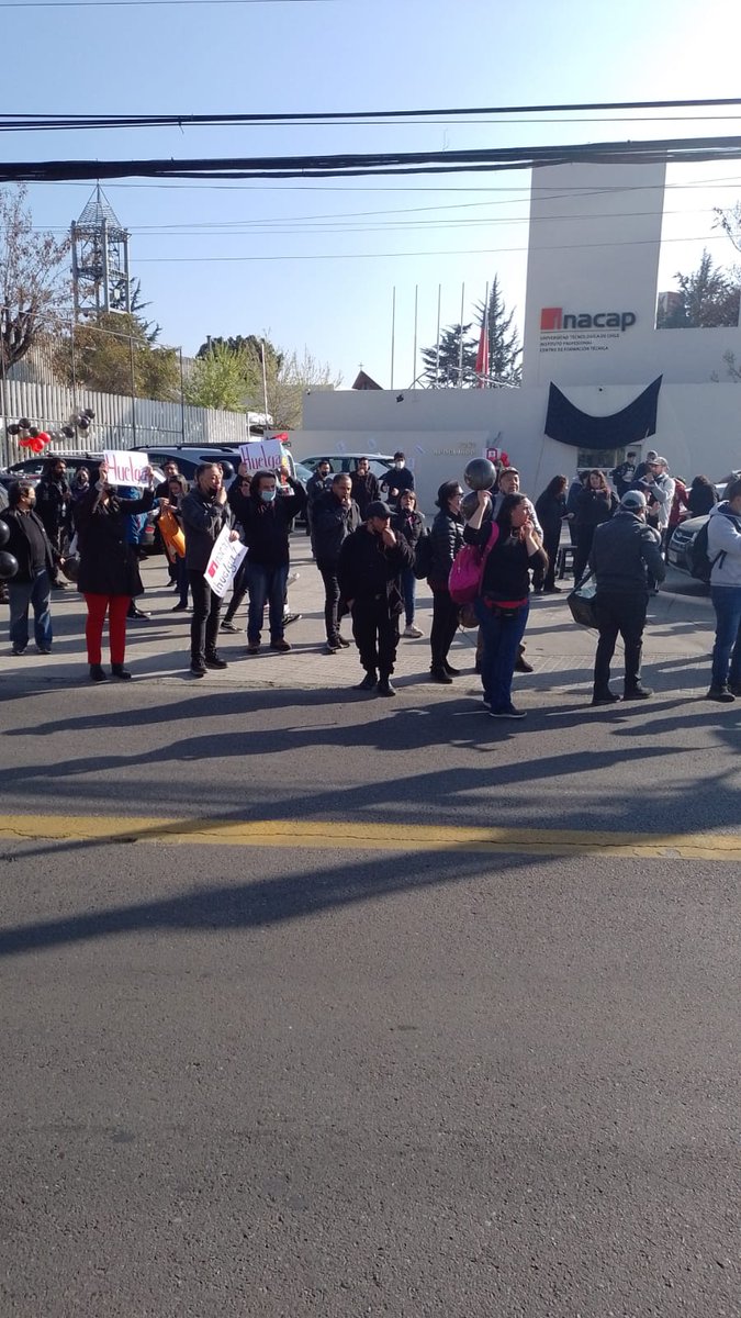 MarioRunCL's tweet photo. Profesores y funcionarios en Huelga

#HuelgaInacap
#Inacap
#Huelga https://t.co/h7slNvTBOR