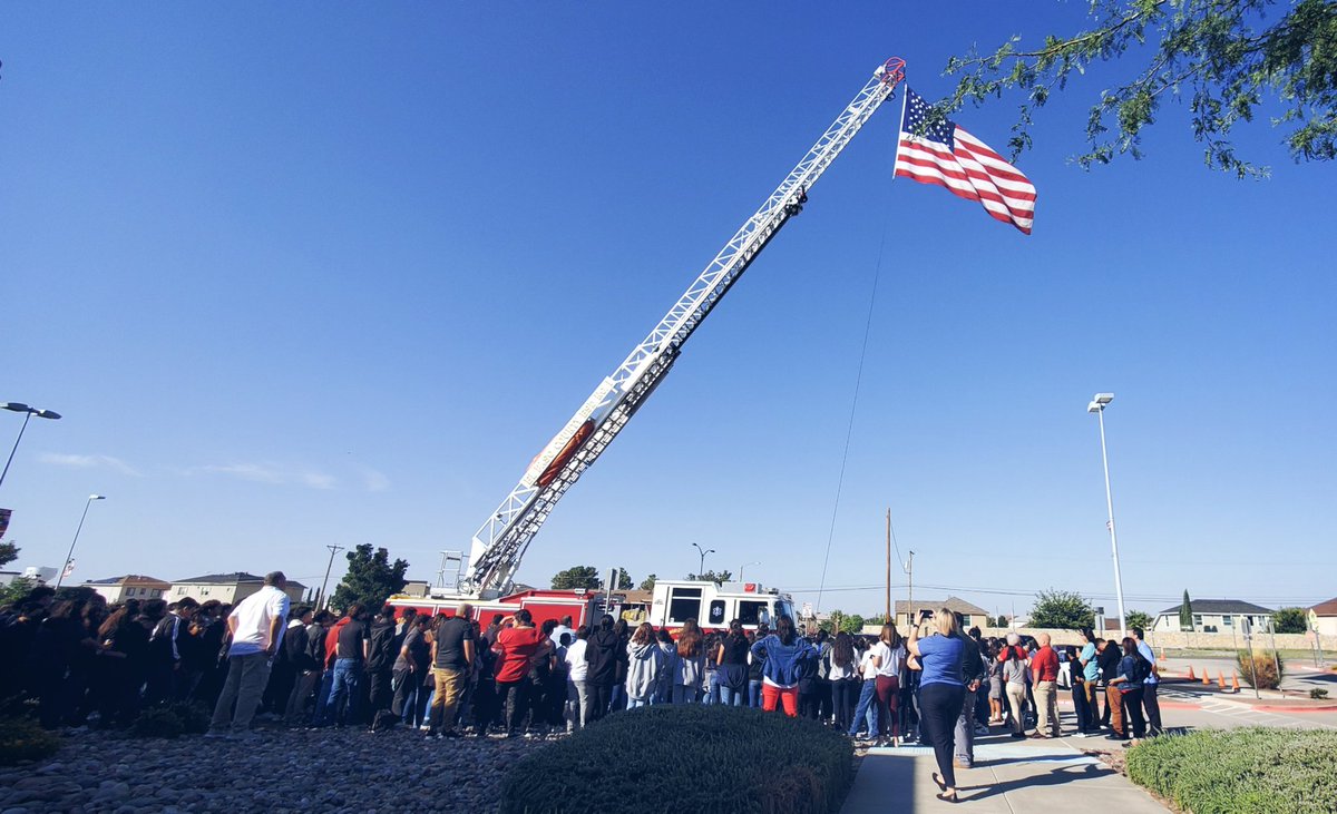 JessicaGom23's tweet photo. Thank you, Horizon Fire Department for helping HMS to honor and remember the events of September 11. Today, my students will learn and reflect on the events of this day. #NeverForget #history @HMSHAWKS_CISD #socialstudiesmatters https://t.co/L53VgFmeJe