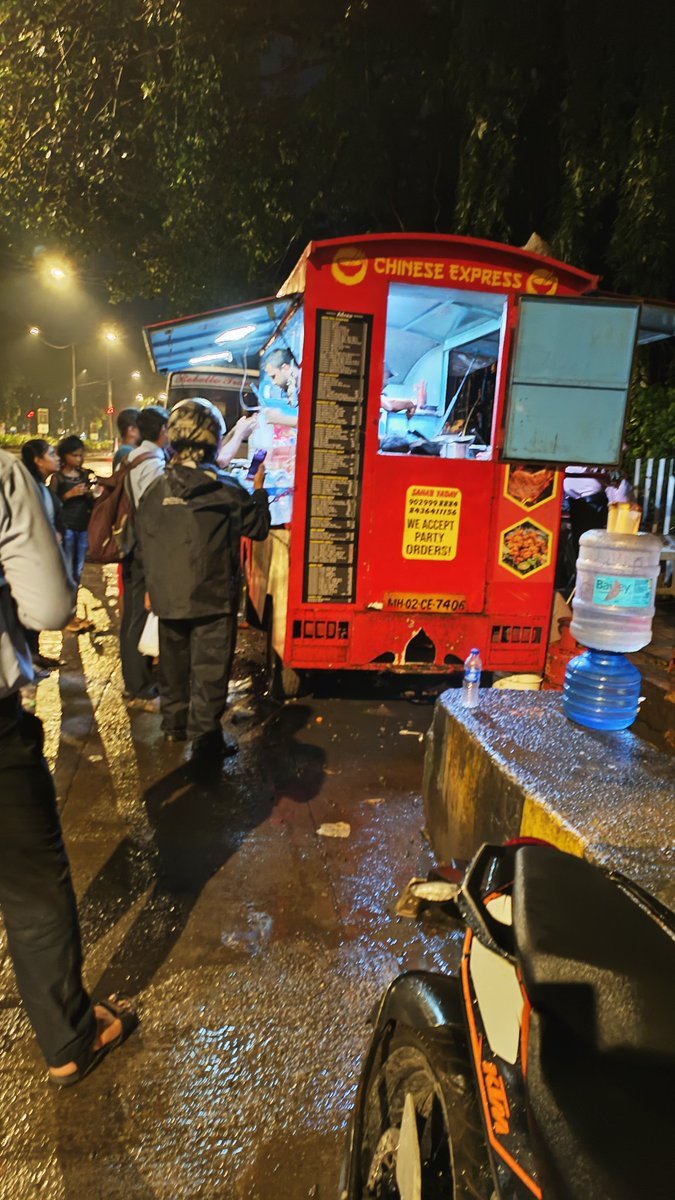 Illegal food car has been opened..Even footpath has been captured people cannot walk on that where tables has been placed.nobody is taking action on that..@mybmc @MumbaiPolice @CPMumbaiPolice @mieknathshinde @nitin_gadkari @CMOMaharashtra @PMOIndia