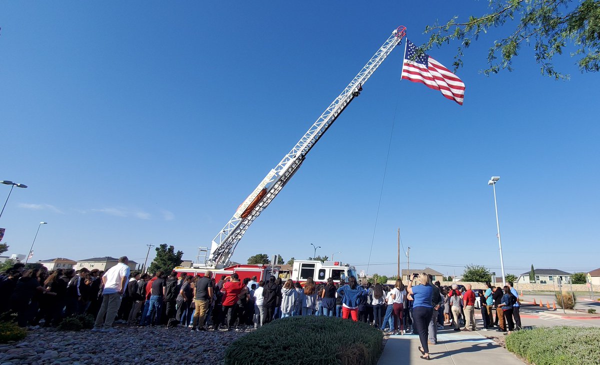 JessicaGom23's tweet photo. Thank you, Horizon Fire Department for helping HMS to honor and remember the events of September 11. Today, my students will learn and reflect on the events of this day. #NeverForget #history @HMSHAWKS_CISD #socialstudiesmatters https://t.co/L53VgFmeJe