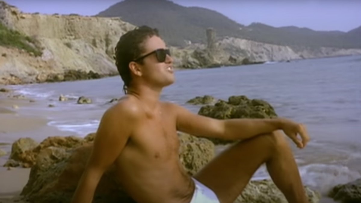 If you'd appreciate some levity at the moment, I can 100% recommend the new <a href="/LewisCapaldi/">Lewis Capaldi</a> video - which is a shot-by-shot remake of Wham's Club Tropicana.

youtube.com/watch?v=nBZlrb…