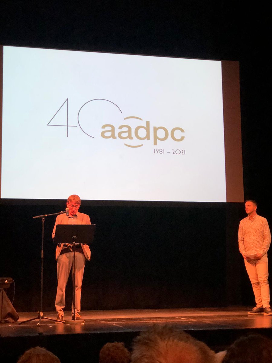 CoNCACultura's tweet photo. L'@aadpc celebra 40 anys! 🎂

Aquesta tarda s'ha presentat el llibre dels seus 40 anys al @teatreromea en un acte que ha comptat amb l'actuació de @thefeliuettes.

Moltes felicitats!

#aadpc40anys https://t.co/5jjD4afatq