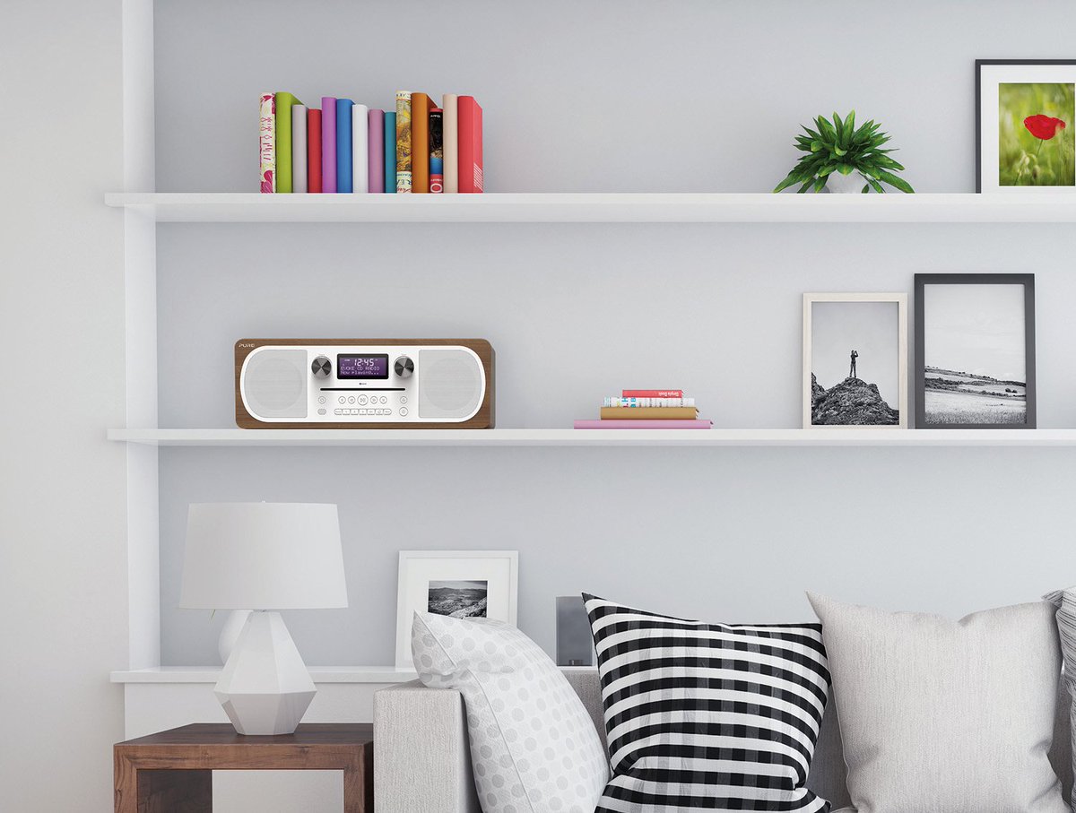 Happy International Chocolate Day! 🍫
Even if some of us don't want to admit it, autumn is slowly but surely arriving. The perfect time to cosy up at home with a piece of chocolate and listen to the sounds of our Evoke C-D6.

#pure #pureradio #cozyvibes #musiclove #dab #dabplus