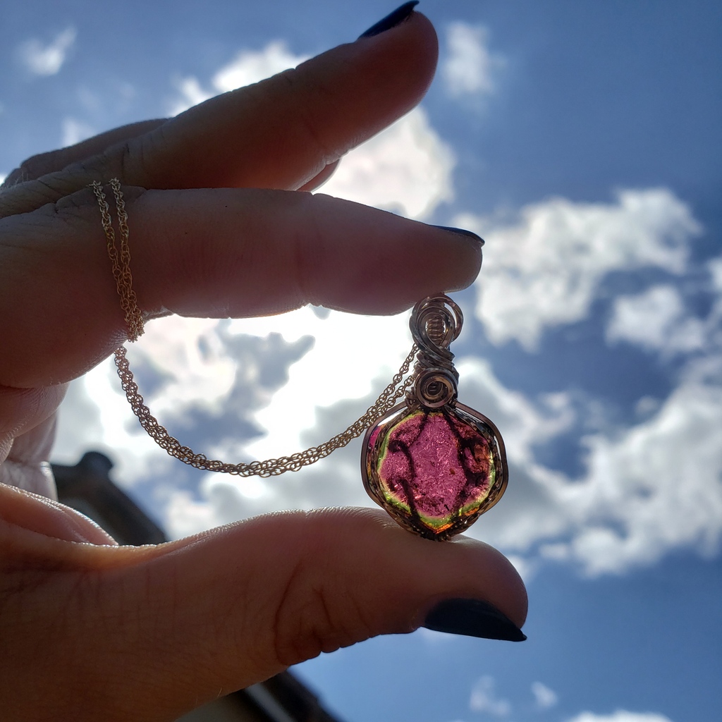 WireMoonJewelry's tweet photo. One lucky winner of the Fall Festival of Gems Raffle will receive this beautiful California watermelon tourmaline wrapped by yours truly in 14kgf. For only $5 a raffle ticket, this pendant can be yours!
Buy tickets at: https://t.co/dA44yGU8Fa https://t.co/uZwgixss97