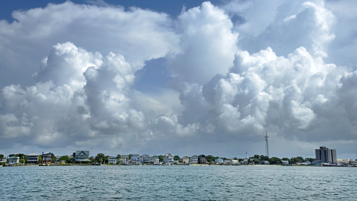 Our second Coastal Resilience Team Competition has launched! This program will provide up to $20,000 for student teams to conduct projects leading to more resilient habitats and communities on the NC coast. Apply by 11/4/22. Learn more: ow.ly/z2Y450KFIWg