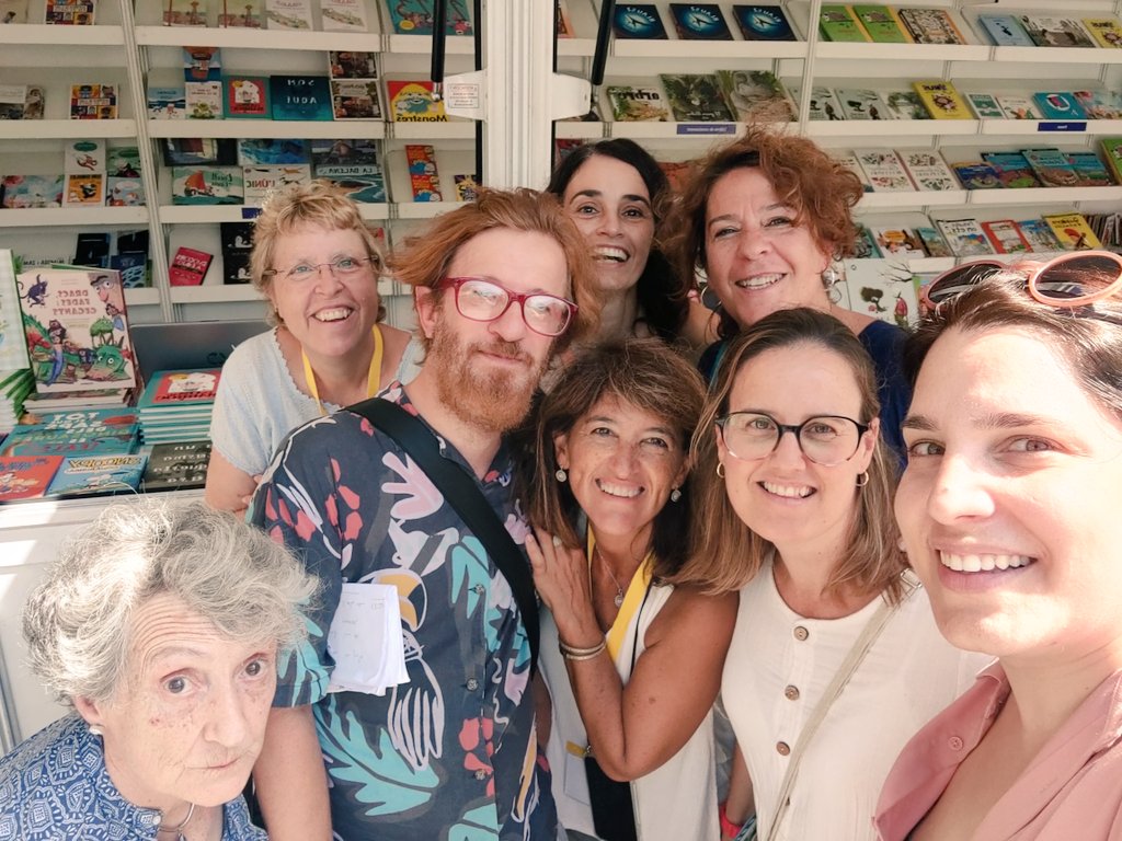 Equipassu deluxe a @LaSetmana! Llibres, calor i bon rotllet 📚❤️ #lasetmana22 #llibresinfantils #llibreriesboniques