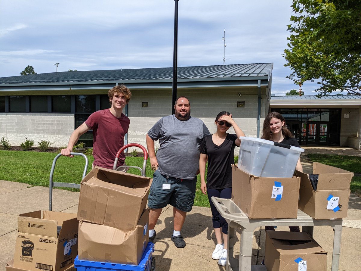 Congratulations to SCPS Tech interns Katherine, Jessie, Ben, Julia, and Carter who completed an internship working with technology.  <a href="/SCPSWBL/">SCPS Work-Based Learning</a> is collaborating with SCPS Tech to expand opportunities to every high school. <a href="/shsindiantribe/">Stafford High School</a> <a href="/CForgeEagles/">TheForge</a> <a href="/MV_Wildcats/">Mountain View High</a> #ElevateStafford