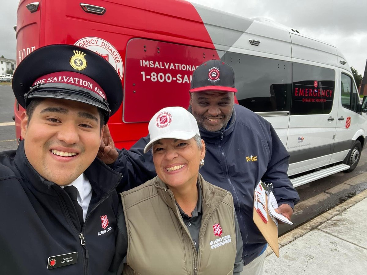 SalArmyIMEDS's tweet photo. The @IMSalArmy Aurora Corps provided meals to survivors of the recent fire at the Parkside Apartment complex. Thanks so much to our local team and volunteers for their efforts! // #TheSalvationArmy #Aurora #EmergencyDisasterServices https://t.co/htdl8hH4c7