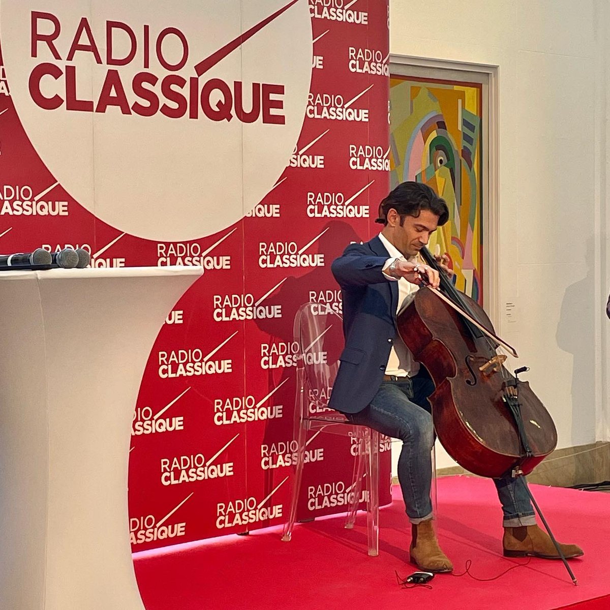 lcro33's tweet photo. Conférence de rentrée de @radioclassique. Ouverture en musique avec @GautierCapucon. Et présentation de la nouvelle grille des programmes - Bertrand Dermoncourt et son équipe ! 
De nombreuses captations avec l’ @operadebordeaux en perspective ! https://t.co/shplkoujZ4