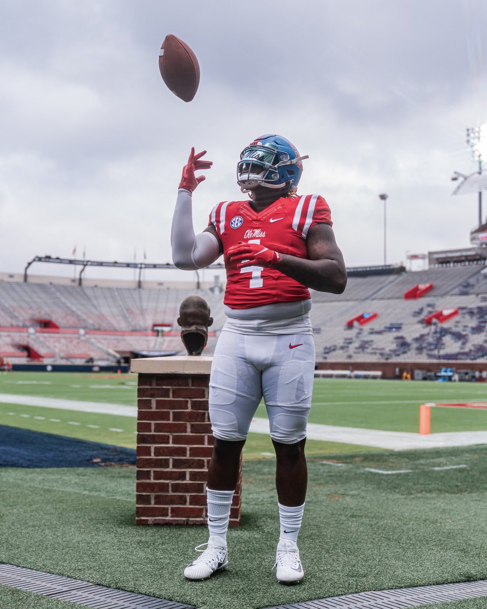 quez251's tweet photo. Had a great time at Ole Miss this weekend❗️ #HottyToddy 🔴🔵🦈 https://t.co/tPMahkV4Gd