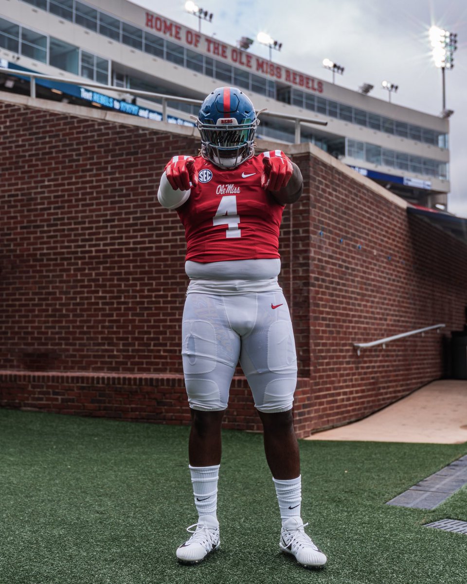 quez251's tweet photo. Had a great time at Ole Miss this weekend❗️ #HottyToddy 🔴🔵🦈 https://t.co/tPMahkV4Gd