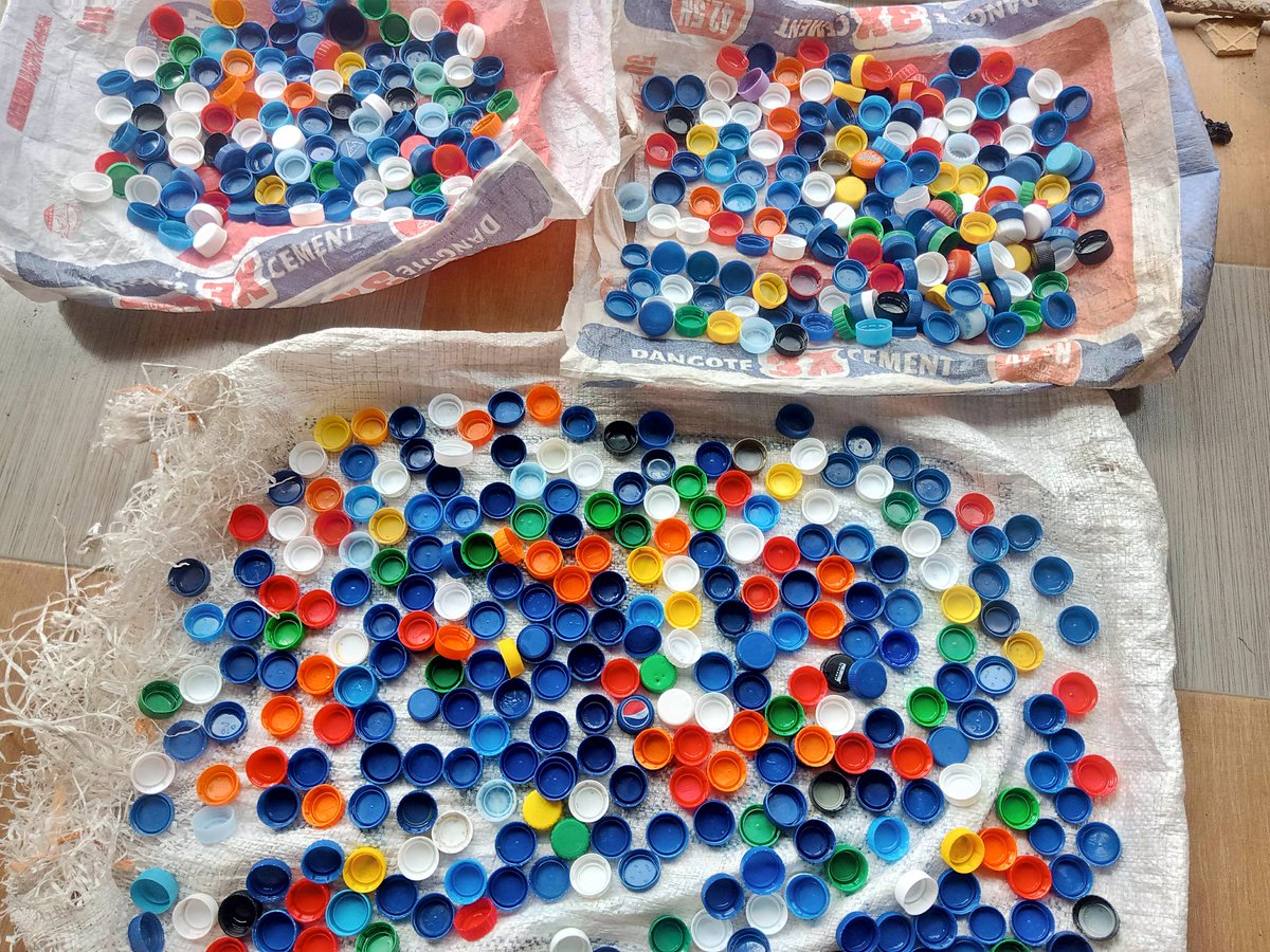 opzyzanny's tweet photo. I have been busy for the past few months and I decided to go home two weeks ago to take a break from any activities by resting but the always occupied me got inspired by the wastes. I didn't know when I got up from the bed and sorted the covers from the bottles. I washed them, https://t.co/K8GqlYeHJL