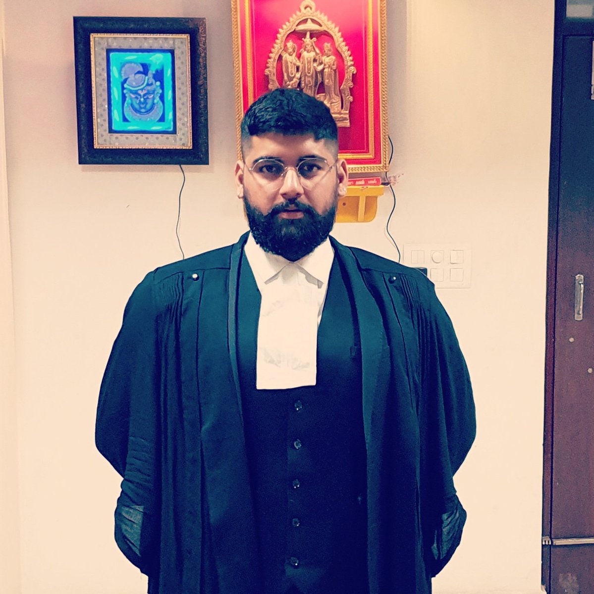 जो लोग सवाल नहीं उठाते वो पाखंडी हैं,
जो लोग सवाल नहीं कर सकते वो मूर्ख है,
जिनके मन में सवाल उभरता ही नहीं वो गुलाम है।
#sengar_fire_hai_jalata_rahega
पाखंडियों के पिता जी #इशांत_प्रताप_सिंह_सेंगर 😍
भाग पाखंडी भाग🤣
@sengarsahabfire 💪
@Kshatriyas_Ekta जिंदाबाद✊